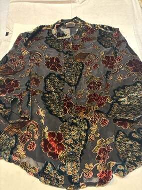 URU Vintage 20% Silk 80% Rayon Floral Peacock Pattern Button-Down Blouse